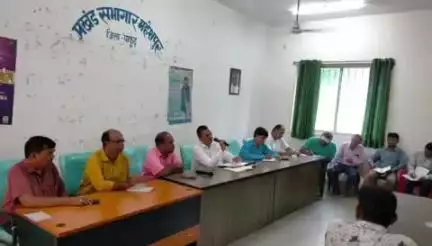 महेशपुर: महेशपुर बीडीओ ने स्वच्छ भारत मिशन व पीएम जनमन योजनाओं पर बैठक की, कई निर्देश दिए