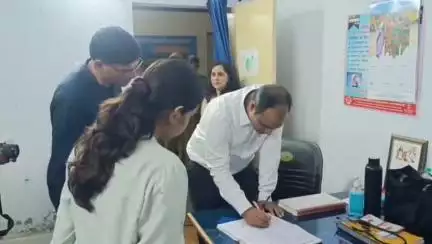 बाराकोट: डीएम मनीष कुमार ने त्रिस्तरीय पंचायत चुनाव के चलते बाराकोट में मतगणना स्थल और स्ट्रांग रूम का किया निरीक्षण