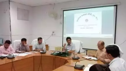 गोपद बनास: कलेक्टर ने सीधी जिले के कलेक्ट्रेट सभागार में रीवा-सीधी-सिंगरौली रेल लाइन परियोजना की समीक्षा की
