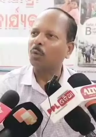 ଖରିଆର: ଖଡ଼ିଆଳ ଅଞ୍ଚଳର ବିଭିନ୍ନ ମଣ୍ଡିରେ ଧାନ ପଡ଼ିରହିବା ସହ ଟୋକନ ଲେପ୍ସ ଉପରେ ଖଡ଼ିଆଳ ଠାରେ ପ୍ରତିକ୍ରିୟା ରଖିଲେ ଜିଲ୍ଲାପାଳ