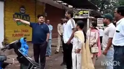 धमतरी: दानीटोला वार्ड से गर्ल्स कॉलेज रूद्री रोड तक बनेगी सड़क, कलेक्टर ने महापौर के साथ किया नगर भ्रमण