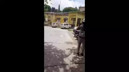 কৃষ্ণনগর ১: কৃষ্ণনগর সদর হাসপাতালে অ্যাম্বুল্যান্স চালকদের নিয়ে কৃষ্ণনগর সদর ট্র্যাফিকের উদ্যোগে বিশেষ সচেতনতা শিবিরের আয়োজন