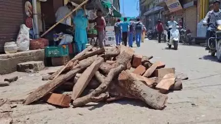 अम्बाला: अंबाला में पूर्व महिला सरपंच ने किया आत्मदाह का ऐलान, पुलिस ने किया गिरफ्तार