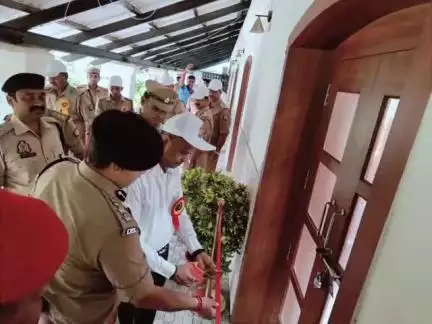 गोरखपुर: डीआईजी और एसएसपी ने पुलिस लाइन कक्ष में 68वीं अन्तर जनपदीय वैज्ञानिक अनुसंधान एवं पुलिस फोटोग्राफी प्रतियोगिता की शुरुआत की