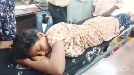 भोगनीपुर: अंगुरी के निकट बाइक से गिरकर महिला घायल, किया गया मेडिकल कॉलेज रेफर