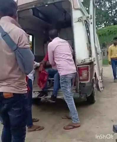 धनघटा: अलीनगर गांव के मोड़ के पास दो मोटरसाइकिलों की हुई टक्कर, एक व्यक्ति हुआ घायल