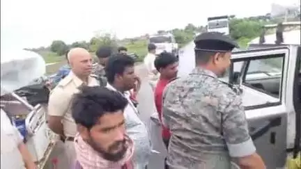 शेखपुरा: रौंदी गांव के पास सड़क दुर्घटना में SP बलीराम कुमार चौधरी ने घायलों को अस्पताल पहुंचाया, मानवता दिखाई