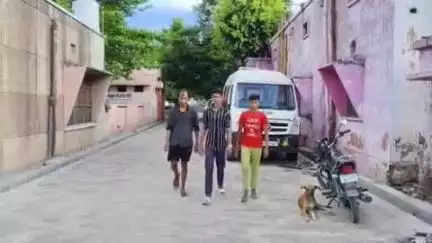 पयागपुर: कंदरा गांव में मंड़हे में लटकता मिला महिला का शव, पुलिस ने पोस्टमार्टम कर परिजनों को सौंपा