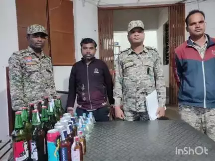 केशकाल: केशकाल थाना पुलिस ने अवैध शराब की बिक्री करने वाले आरोपी पर की कार्रवाई, करीब 12 लीटर शराब की ज़ब्त
