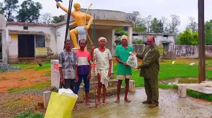 किरनापुर: सीतापार बोरबन, डोंगरगांव और ग्राम पंचायत सुसवा के कृषकों को रागी बीज का वितरण किया गया