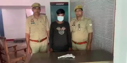 बागपत: कोतवाली बागपत पुलिस ने चेकिंग के दौरान आरोपित अर्जुन उर्फ काले को पुराना कस्बा से गिरफ्तार कर एक अवैध तमंचा किया बरामद