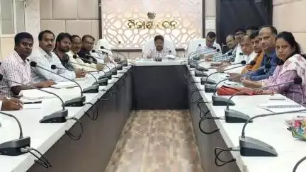 ଦେବଗଡ: ଜିଲ୍ଲାପାଳଙ୍କ କାର୍ଯ୍ୟାଳୟରେ ସ୍ୱାସ୍ଥ୍ୟ ମନ୍ତ୍ରୀଙ୍କ ସମୀକ୍ଷା ବୈଠକ, ସ୍ୱାସ୍ଥ୍ୟ କ୍ଷେତ୍ରରେ ବିକାଶ ପାଇଁ ଗୁରୁତ୍ୱ
