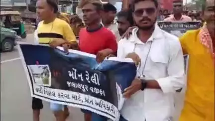 ધોળકા: વરસાદી પાણીની સમસ્યા સંદર્ભે જલાલપુર વજીફાથી ધોળકા સુધી વિશાળ મૌન રેલી નીકળી