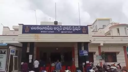 చిలకలూరిపేటలో బైక్ దొంగలు అరెస్ట్