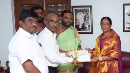 ముధోల్: బాసర ఆలయంలో వ్యాస పౌర్ణమి ఉత్సవాలకు మంత్రి-ఎమ్మెల్యేకు ఆహ్వానం