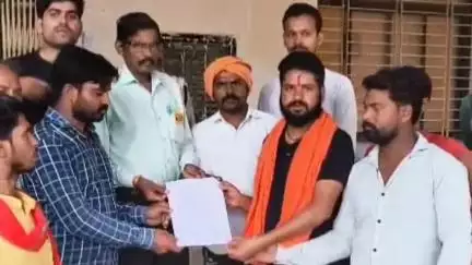 शमशाबाद: नगर में अवैध मस्जिदों के निर्माण पर रोक लगाने की मांग, विश्व हिंदू परिषद के सदस्यों ने सौंपा ज्ञापन