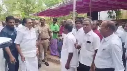 அருப்புக்கோட்டை: ஊராட்சி ஒன்றிய அலுவலகத்தில் கலைஞரின் கனவு இல்ல திட்டத்தின் கீழ் பயனாளிகளுக்கு பணி ஆணைகளை வழங்கிய அமைச்சர்