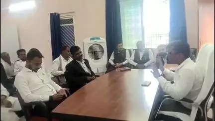 सनावद: सनावद न्यायालय परिसर में नशा निरोधक दिवस सप्ताह के अंतर्गत विधिक जागरूकता शिविर आयोजित