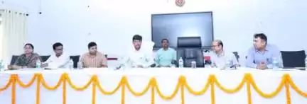 जिला निर्वाचन पदाधिकारी-सह-जिलाधिकारी, पटना द्वारा बिहटा में 187-मनेर विधान सभा निर्वाचन क्षेत्र तथा 191-बिक्रम विधान सभा निर्वाचन क्षेत्र अन्तर्गत निर्वाचक सूची के विशेष गहन पुनरीक्षण अभियान, 2025 में प्रगति की समीक्षा की गई।