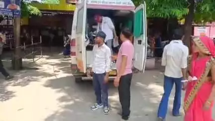 सीतापुर: कसरैला में सड़क पर तेज रफ्तार बाइक अचानक जानवर से टकराई, दो छात्र गंभीर रूप से घायल