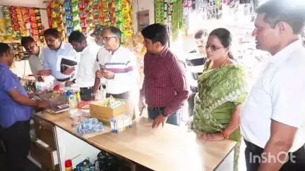 कोरबा: विद्यालयों के पास नशे का सामान बेचने वालों पर सख्ती, महापौर, आयुक्त व सभापति ने राताखार क्षेत्र का किया औचक निरीक्षण