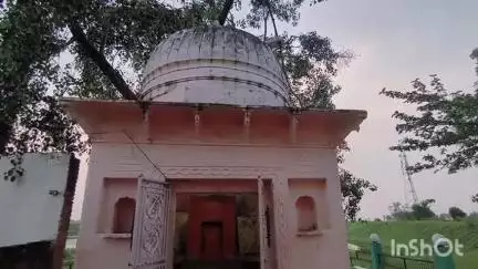 मानिकपुर: सरैया गांव में तालाब के किनारे स्थित प्राचीन मंदिर में भगवान शिव और हनुमान जी महाराज की होती है पूजा