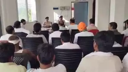 खैरा: गरही थाना परिसर में मोहर्रम पर्व को लेकर आयोजित की गई शांति समिति की बैठक