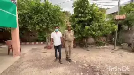 संडीला: संडीला पुलिस ने किसान नेता अवधेश को सोशल मीडिया पर अभद्र टिप्पड़ी के आरोप में हिरासत में लिया