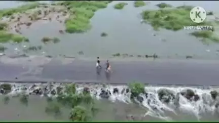 ఖమ్మం అర్బన్: ఖమ్మం కాల్వవోడ్డు మున్నేరు వద్ద నీటి ప్రవాహం నేపథ్యంలో  ట్రాఫిక్ మళ్ళింపు