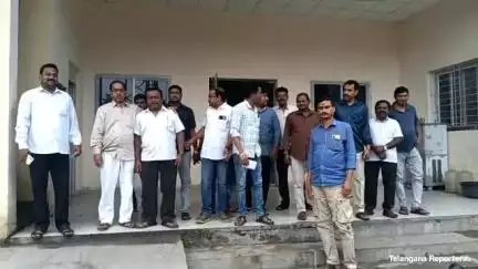 రామగుండం: పనులు బంగారం బ్రతుకు దుర్బలం సంక్షేమ బోర్డు ఏర్పాటు చేసి ఆదుకోవాలని స్వర్ణకారుల ఆవేదన #localissue