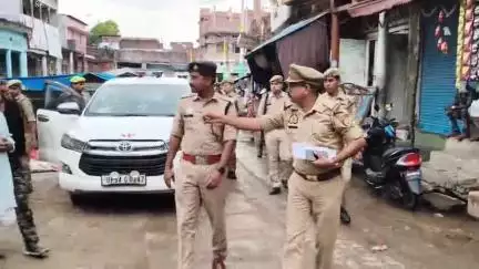 घोसी: मोहर्रम को लेकर एसपी ने बड़ागांव स्थित ताज़िया मार्ग का औचक निरीक्षण किया, सुरक्षा व्यवस्था को लेकर दिए सख्त निर्देश