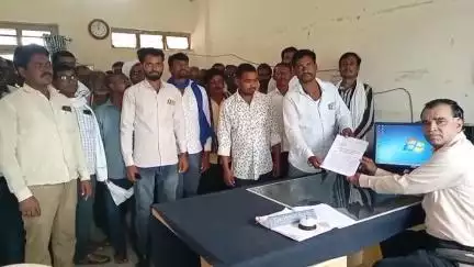 औंढा नागनाथ: उदरनिर्वाहासाठी वर्षानुवर्षाचे केलेले अतिक्रमण कायम करा,बेरूळा येथील ग्रामस्थांचे औंढा तहसील कार्यालय येथे निवेदन