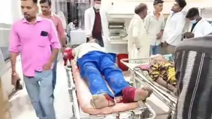 सीतापुर: लाल कुर्ती के पास तेज रफ्तार मोटरसाइकिल कटीले तारों में घुसी, मोटरसाइकिल सवार व्यक्ति घायल, इलाज जारी