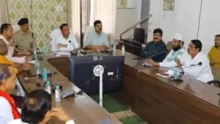 देवास नगर: सोशल मीडिया पर आपत्तिजनक टिप्पणी न करें, पुलिस अधीक्षक ने कहा- हर आईडी पर नज़र, कलेक्टर कार्यालय में बैठक