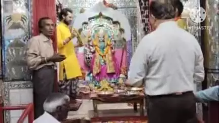 बांधवगढ़: उमरिया जय स्तंभ स्थित मां वैष्णो देवी जी की आरती मुख्य पुजारी द्वारा संगीतमय रूप से की गई