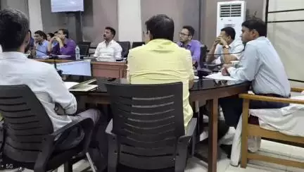 পূব ডিব্ৰুগড়: জিলা আয়ুক্তৰ অধ‍্যক্ষতাত জিলা আয়ুক্তৰ কাৰ্যালয়ত অনুষ্ঠিত হয় অসমৰ নগৰাঞ্চলত হোৱা বানৰ প্ৰতিৰোধৰ বাবে বিশেষ সভা