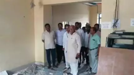 ವಿಜಯಪುರ: ನಗರದ ರೈಲು ನಿಲ್ದಾಣಕ್ಕೆ ಭೇಟಿ ನೀಡಿ ಕಾಮಗಾರಿ ಪರಿಶೀಲನೆ ನಡೆಸಿದ ಸಂಸದ ರಮೇಶ ಜಿಗಜಿಣಗಿ