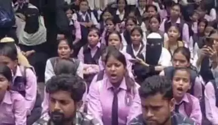 गोलमुरी-सह-जुगसलाई: इंटर के छात्रों के समर्थन में छात्र जदयू का प्रदर्शन, शिक्षा विभाग कार्यालय में तालाबंदी