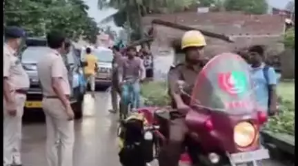 কৃষ্ণনগর ১: কালীগঞ্জের মোলান্দিতে উদ্ধার হওয়া সকেট বোমা নিষ্ক্রিয় করল বোম্ব ডিসপোজাল স্কোয়াড, বোম খুঁজতে ড্রোন ক্যামেরা