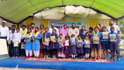गुण्डरदेही: भिलाई चिचा में विकासखंड स्तरीय शाला प्रवेश उत्सव कार्यक्रम में शामिल हुईं जिला पंचायत अध्यक्ष तारणी पुष्पेंद्र चंद्राकर