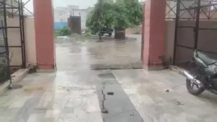 फिरोज़ाबाद: तेज रफ्तार का कहर: आगरा-लखनऊ एक्सप्रेसवे पर अनियंत्रित बाइक डिवाइडर से टकराई, युवक की मौत