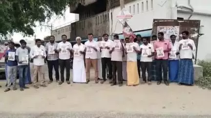 சூளகிரி: A.செட்டிப்பள்ளியில் காவல்துறை தாக்குதலில் கொலை செய்யப்பட்ட அஜித்குமார் மரணத்திற்கு நீதி கேட்டு அதிமுகவினர் போராட்டம்
