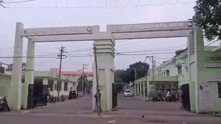 ବାଲେଶ୍ବର ମ୍ୟୁନିସିପାଲଟି: ବାଲେଶ୍ୱର ମୁଖ୍ୟ ଚିକିତ୍ସାଳୟରେ କର୍ମଚାରୀ ଅଭାବ,ସ୍ବାସ୍ଥ୍ୟସେବା ବିପର୍ଯ୍ୟସ୍ତ#jansamasya