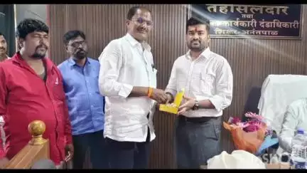 शिरुर अनंतपाळ: तहसीलदार किशोर यादव यांचा शिवसेना उद्धव बाळासाहेब ठाकरे व राष्ट्रवादी शरचंद्र पवार पक्षावतीने तहसील कार्यालयात सत्कार