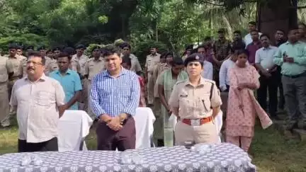 पाकुड़: पाकुड़ समाहरणालय में शहीद पुलिस अधीक्षक अमरजीत बलिहार की 12वीं पुण्यतिथि पर प्रतिमा व चौक का अनावरण