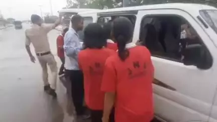 चांपा: चांपा रेलवे स्टेशन से 1 बालक और 9 बालिकाओं को किया गया रेस्क्यू