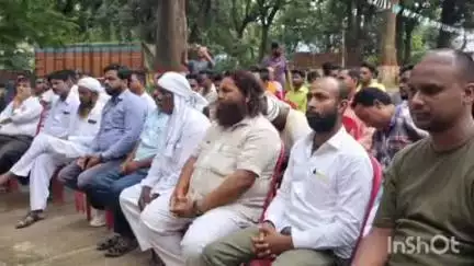 सिसई: सिसई थाना परिसर में मुहर्रम त्यौहार को लेकर शांति समिति की बैठक संपन्न हुई