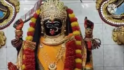 बांधवगढ़: उमरिया यातायात थाना स्थित काली मंदिर में पुजारी द्वारा विधि-विधान से हुई काली मां की आरती