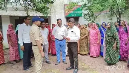 धार: धरमपुरी क्षेत्र की महिलाओं ने शराबबंदी को लेकर उठाई आवाज, शराब की अवैध दुकानें बंद करने की मांग की।#jansamasya
