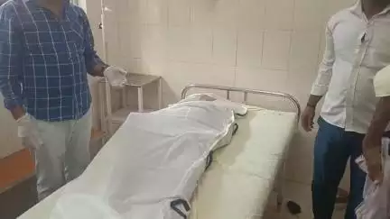 उन्नाव: लखनऊ कानपुर हाईवे पर कुमेदान खेड़ा गांव के पास डीसीएम की टक्कर से बाइक सवार युवक की मौत, साथी किशोर घायल